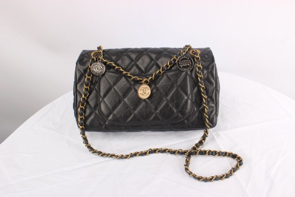  Handbag   Chanel  92674  size  26 Cm