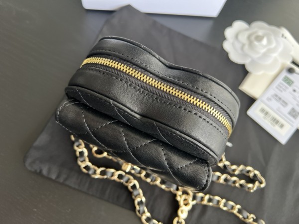 Handbag   Chanel   size  11 cm