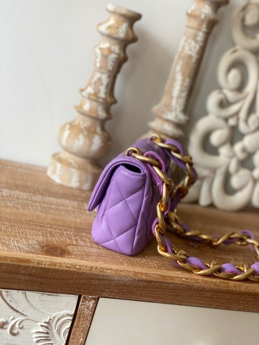 Handbag  Chanel  3213  size  13*17*6 cm