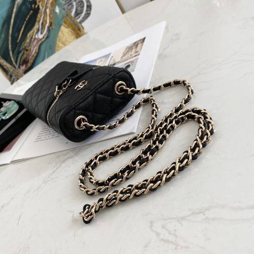  Handbag   Chanel  AP2084  size  18*10.5*5 cm