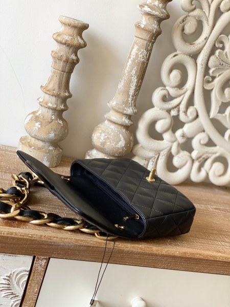  Handbag   Chanel 3214 size  17*21*6 cm