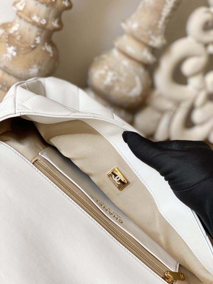  Handbag   Chanel  3215  size  18*27*8 cm