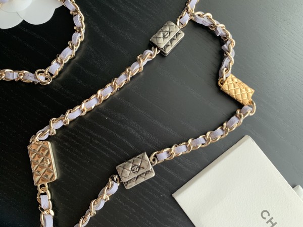  Handbag  Chanel  2444  size 10cmx7.5cmx2 cm 