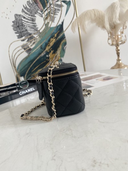 Handbag  Chanel 81186  size 10.5-8.5-7 cm