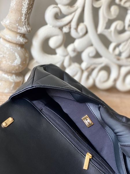  Handbag   Chanel  3215  size 18*27*8  cm