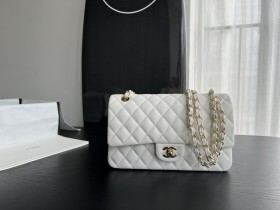  Handbag  Chanel   size  25 cm