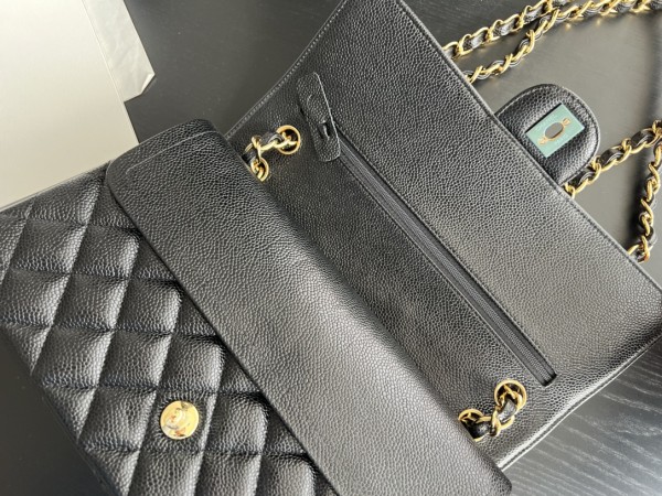 Handbag   Chanel   size  28 cm