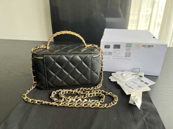  Handbag   Chanel  AP2805  size  17cmx9.5cmx8 cm