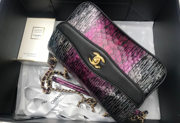  Handbag  Chanel  size  24.5cm*15.5cm*8.5 cm
