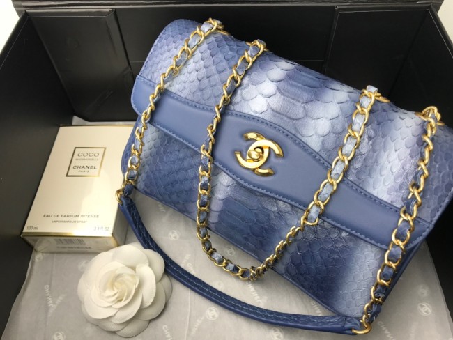 Handbag Chanel  size  24.5cm*15.5cm*8.5 cm