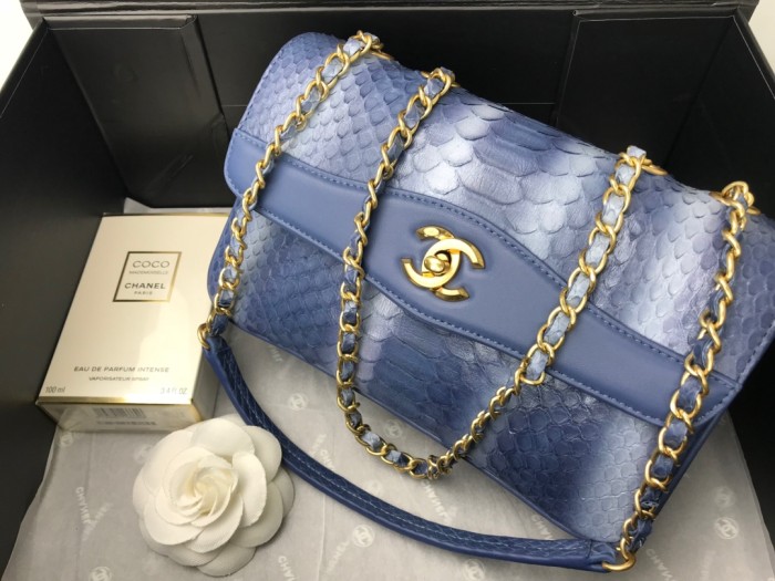 Handbag Chanel  size  24.5cm*15.5cm*8.5 cm