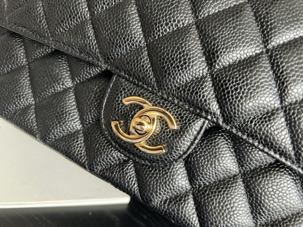 Handbag   Chanel   size  28 cm