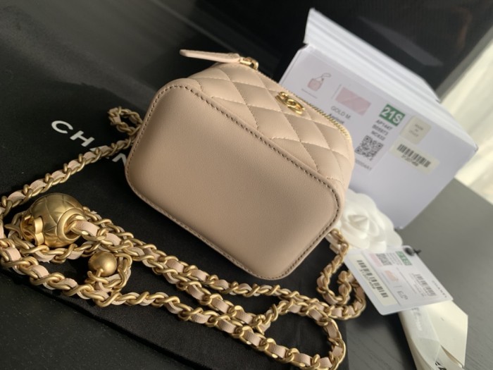  Handbag  Chanel 1447  size  8.5cmx11cmx7 cm