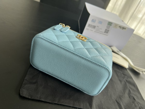 Handbag   Chanel AP2805  size  17cmx9.5cmx8 cm