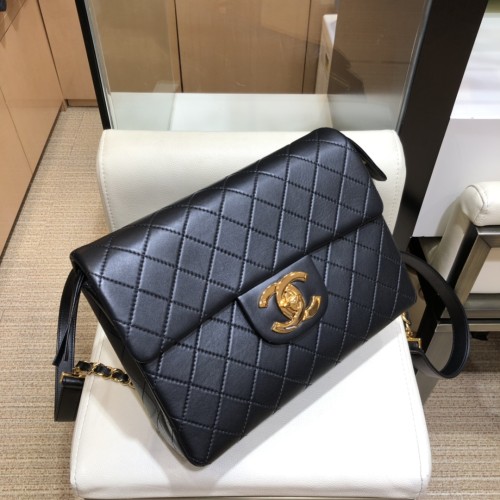  Handbag  Chanel  A088  size 30x8x21 cm