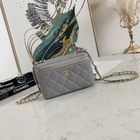  Handbag  Chanel  81187 size  16  9.5  8  cm