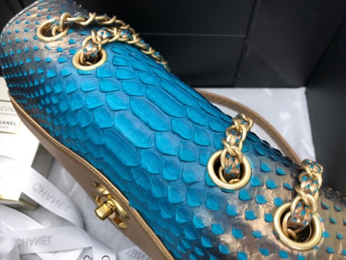  Handbag  Chanel  size  24.5cm*15.5cm*8.5 cm