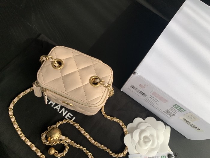  Handbag  Chanel 1447  size  8.5cmx11cmx7 cm