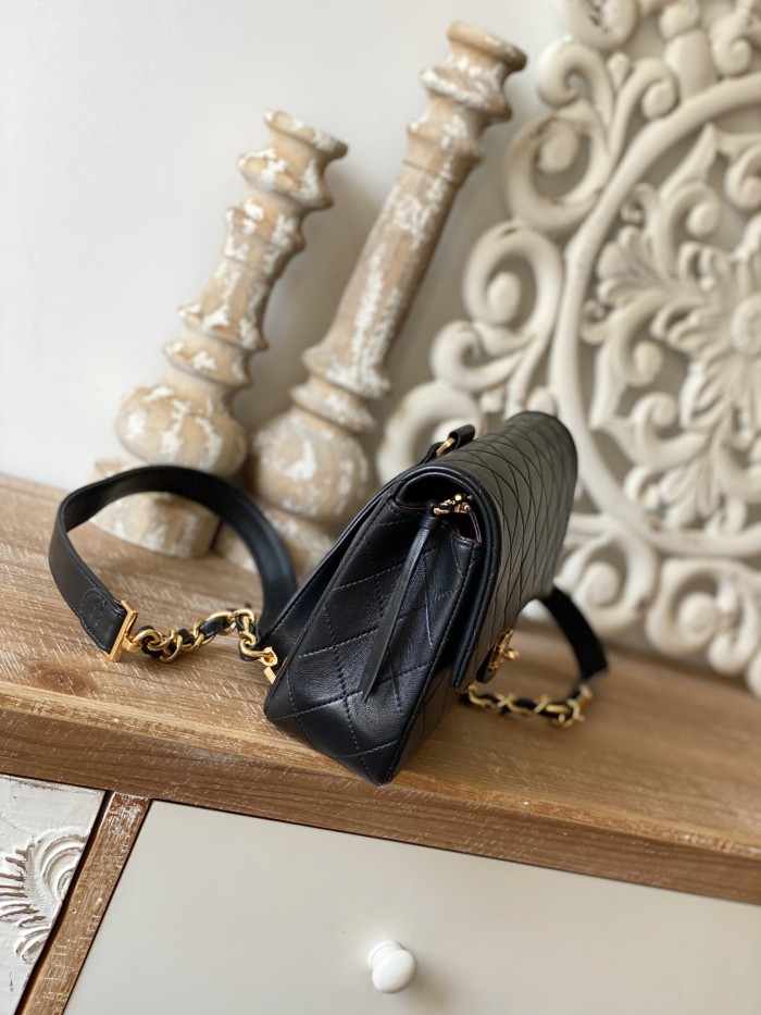  Handbag Chanel   A86  size 25 15 6.5 cm