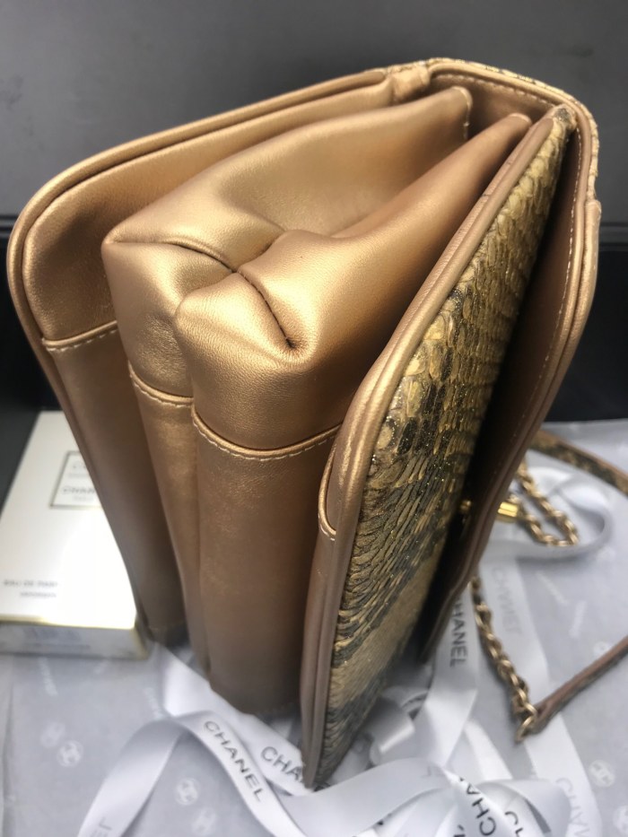  Handbag   Chanel  size  24.5cm*15.5cm*8.5 cm