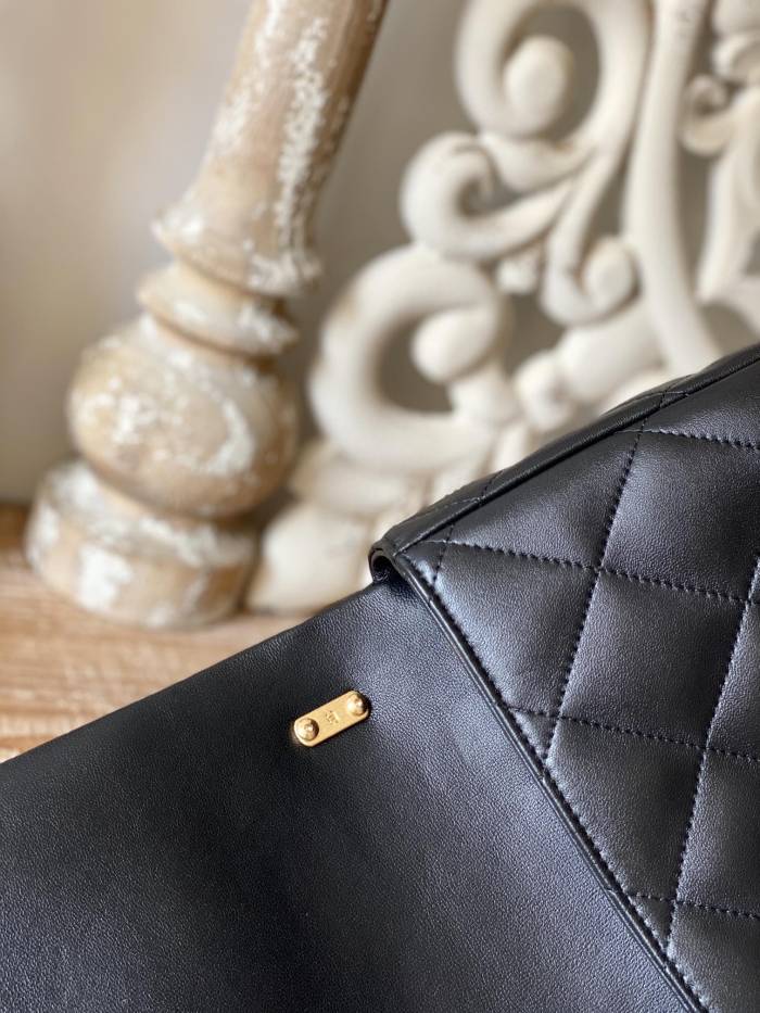  Handbag   Chanel  3215  size 18*27*8  cm