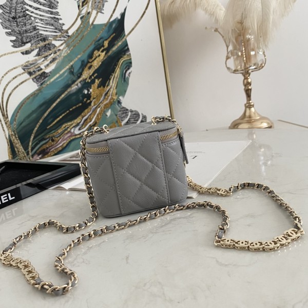 Handbag  Chanel 81186 size  10.5-8.5-7 cm