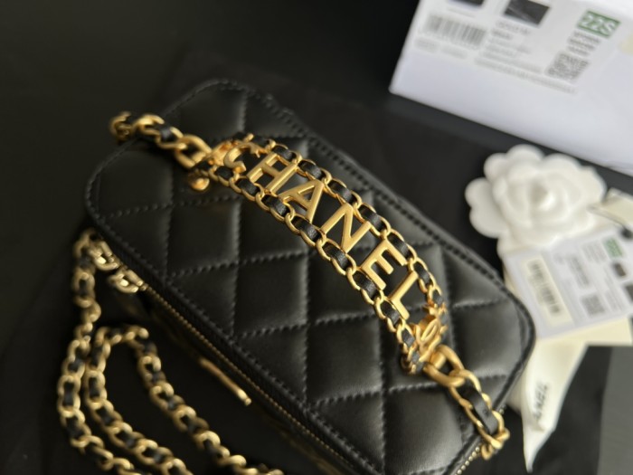  Handbag   Chanel  AP2805  size  17cmx9.5cmx8 cm