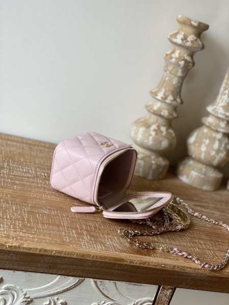 Handbag  Chanel  81186  size  10.5-8.5-7 cm