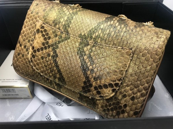  Handbag   Chanel  size  24.5cm*15.5cm*8.5 cm