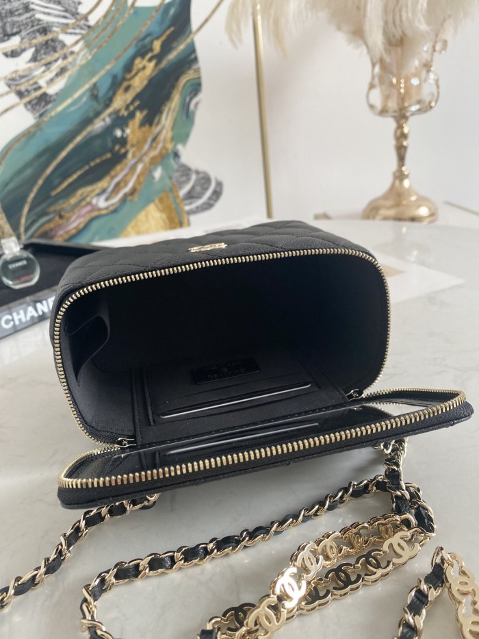  Handbag  Chanel  81187  size  16  9.5  8 cm