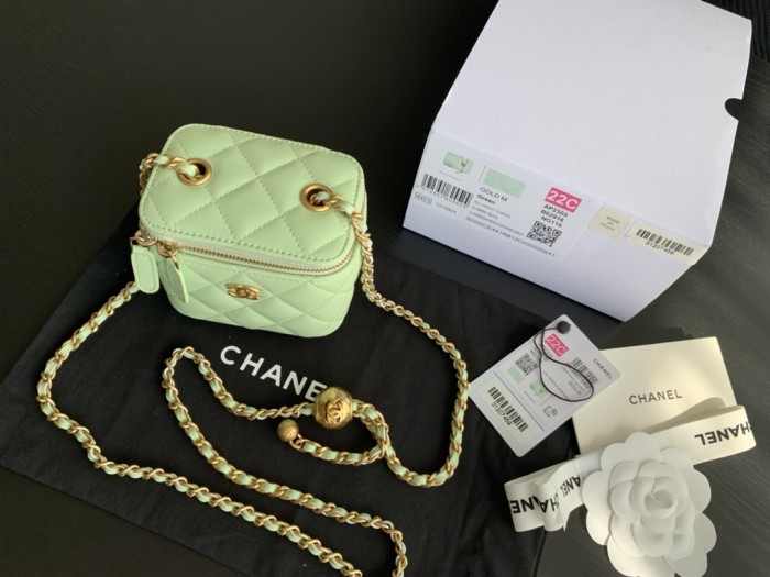  Handbag   Chanel  size  8.5cmx11cmx7 cm