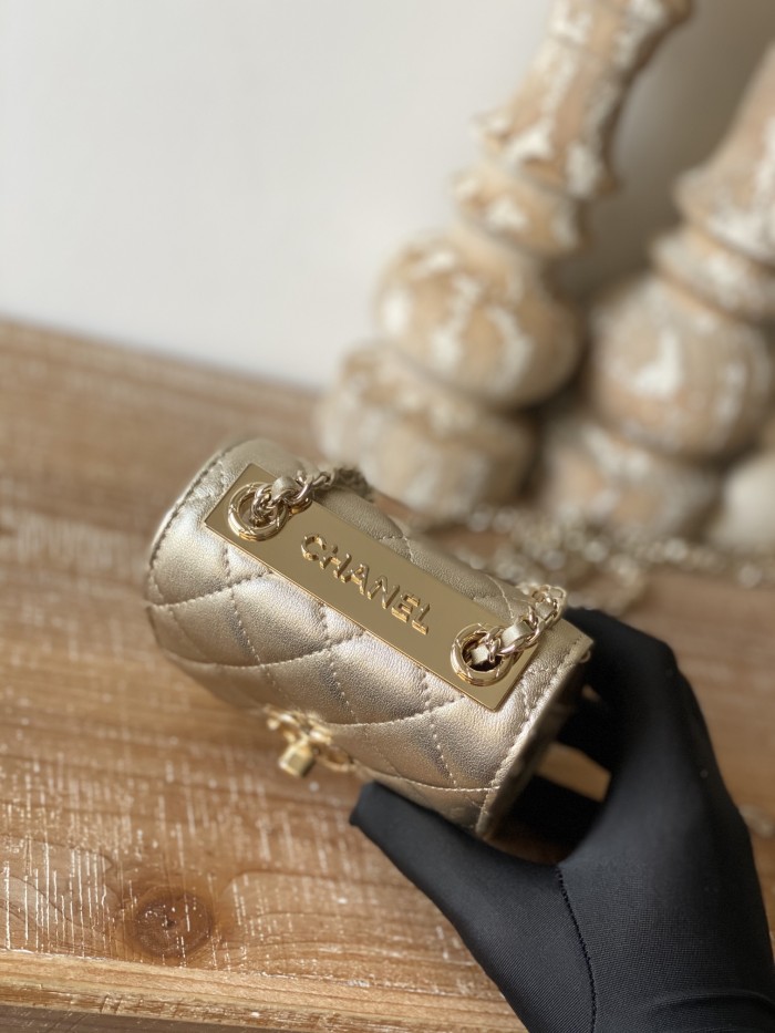  Handbag   Chanel 88631  size  11 11 5 cm