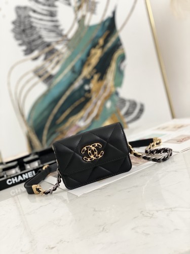  Handbag  Chanel  81166 size  12 8.5 2.5 cm