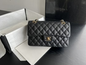Handbag   Chanel  size  23 cm