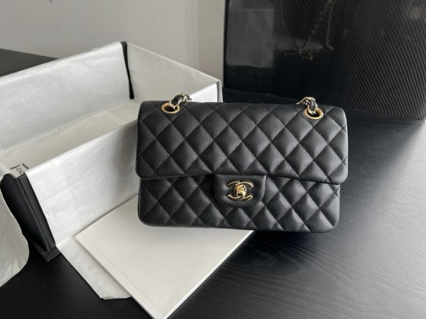 Handbag   Chanel  size  23 cm