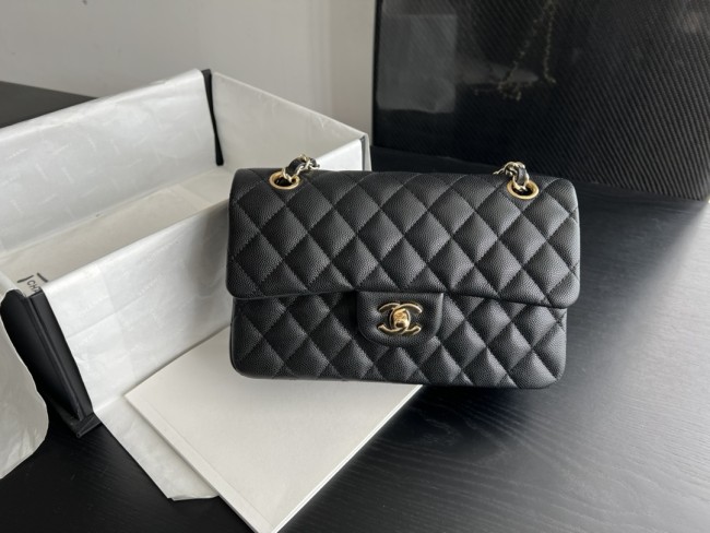 Handbag   Chanel  size  23 cm