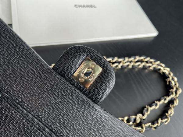 Handbag   Chanel  size  23 cm