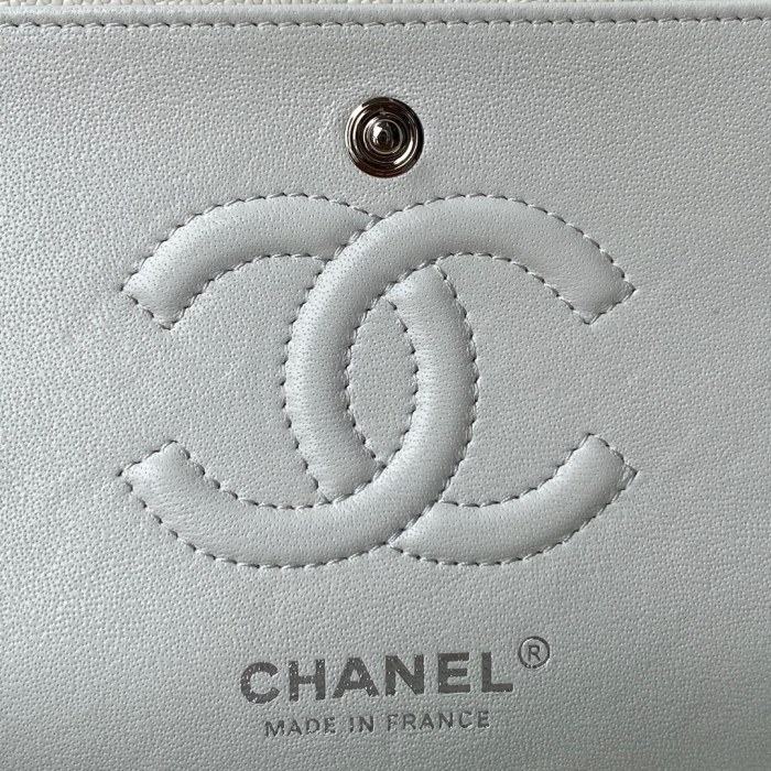  Handbag  Chanel  A01113  size  23 cm