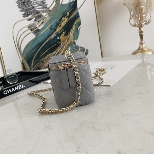 Handbag  Chanel 81186 size  10.5-8.5-7 cm