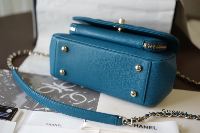 Handbag   Chanel  A93067  size  20 cm