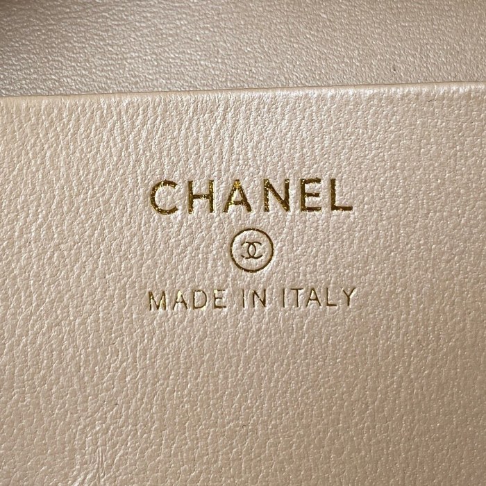  Handbag  Chanel  AP2731  size  9.5*13x5.5 cm