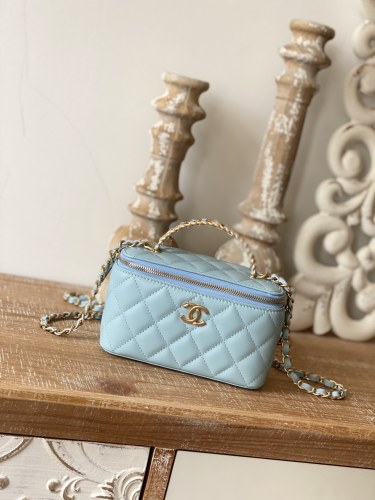  Handbag   Chanel 81195  size  16  9.5  8 cm