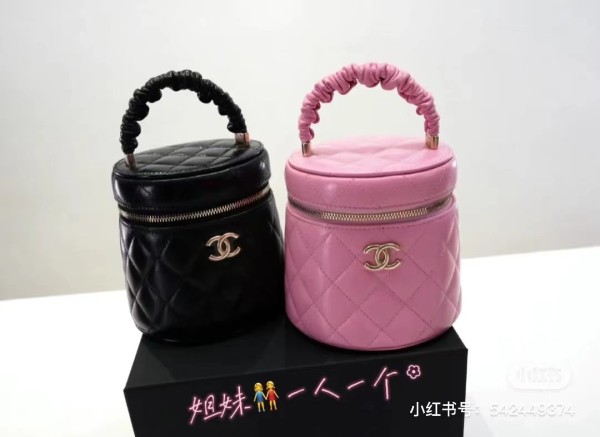 Handbag  Chanel  size 13×13×11 cm