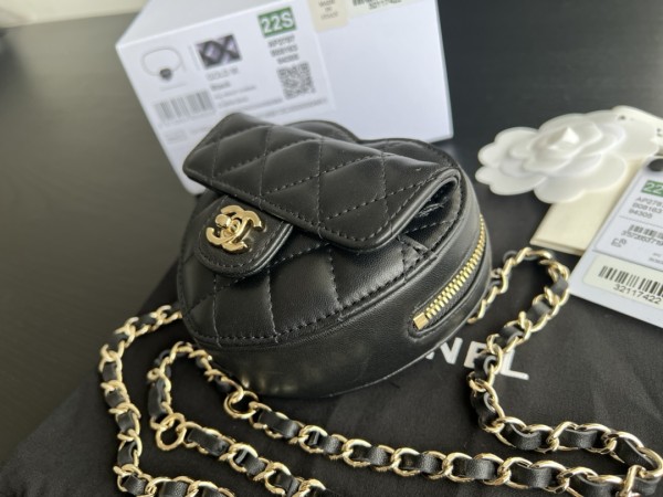  Handbag   Chanel   size  11 cm