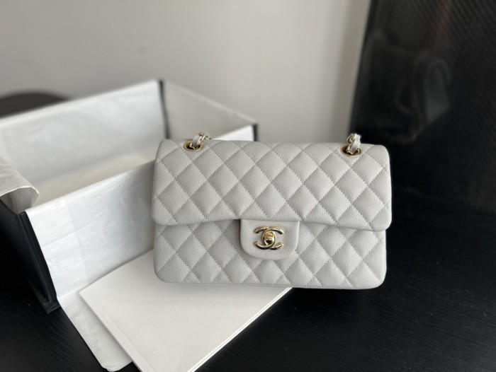 Handbag   Chanel  size  23 cm