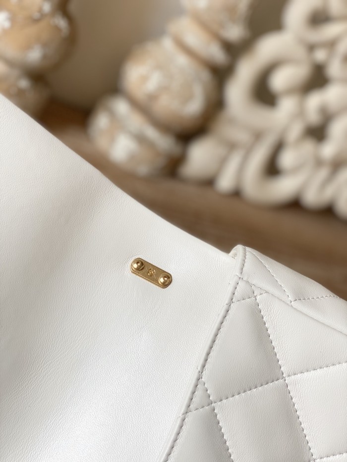  Handbag   Chanel  3215  size  18*27*8 cm