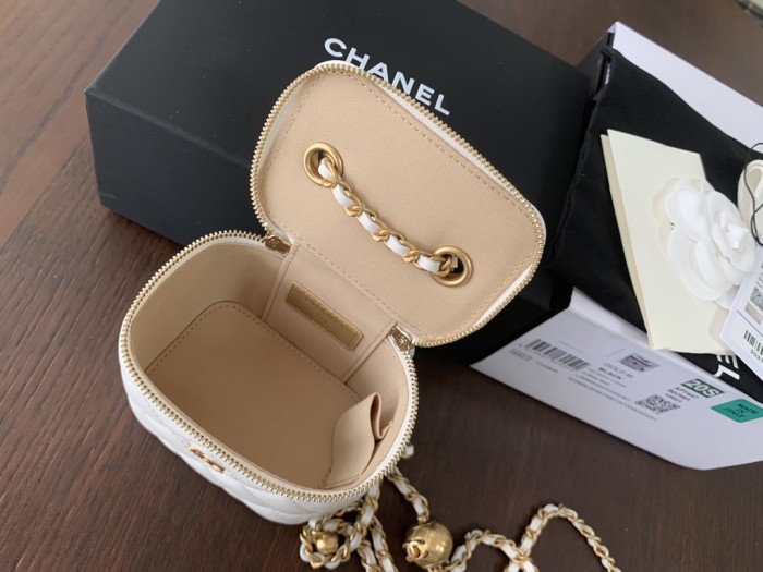  Handbag   Chanel  size 8.5cmx11cmx7 cm