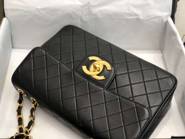  Handbag  Chanel  A088  size  30x8x21 cm