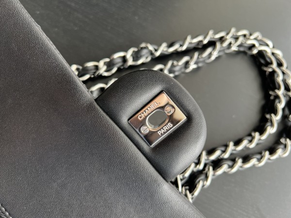 Handbag   Chanel  size   28 cm