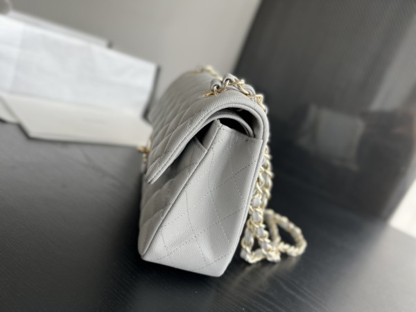 Handbag   Chanel  size  23 cm